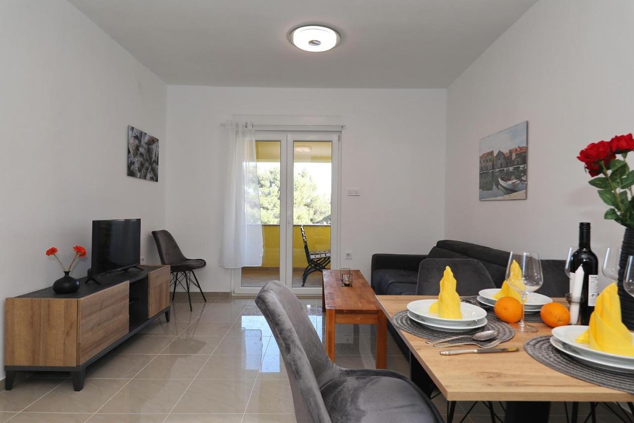 Apartments Oliva Vrsi Eksteriør billede