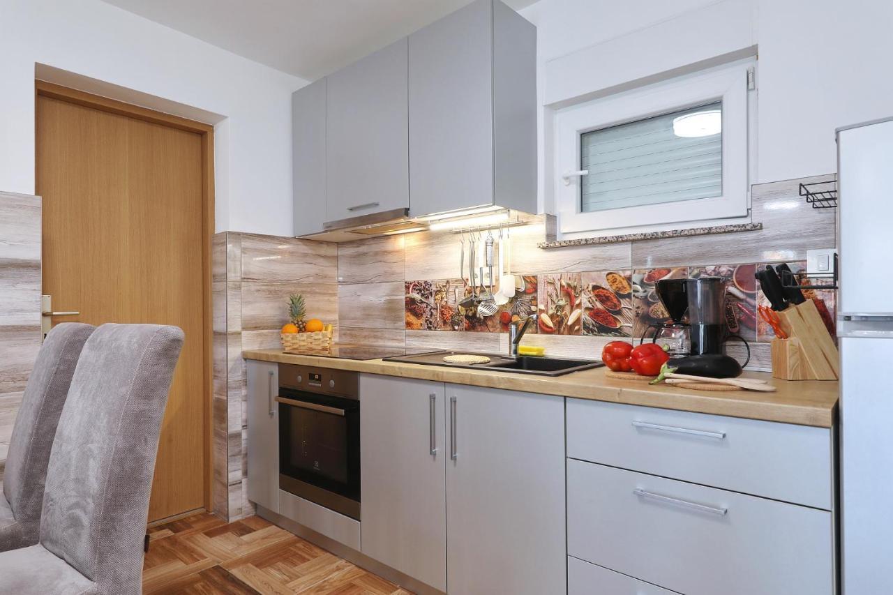 Apartments Oliva Vrsi Eksteriør billede