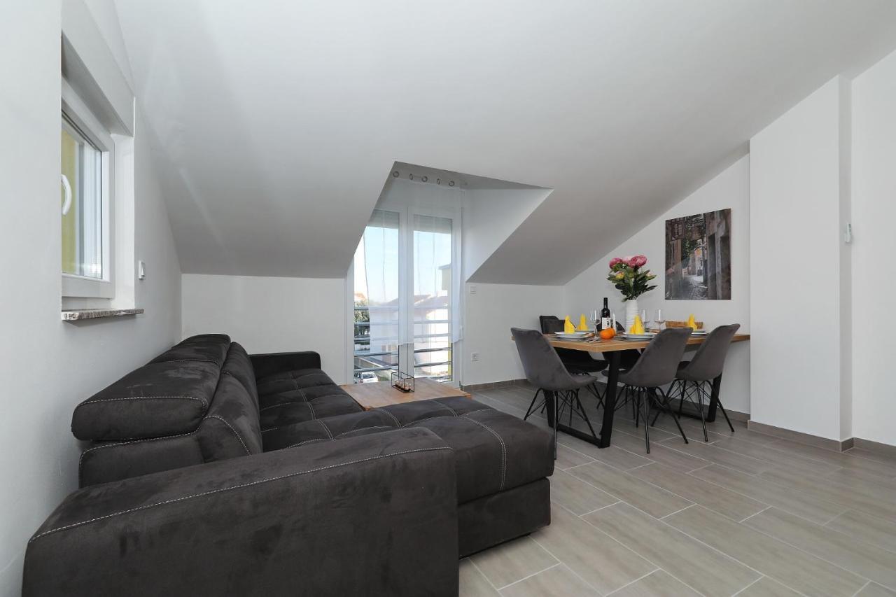 Apartments Oliva Vrsi Eksteriør billede