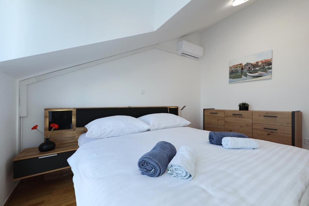 Apartments Oliva Vrsi Eksteriør billede